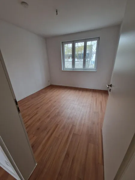 Helle 2-Zimmer-Erdgeschosswohnung mit Terrasse und offener Küche in Berlin-Spandau — photo 1